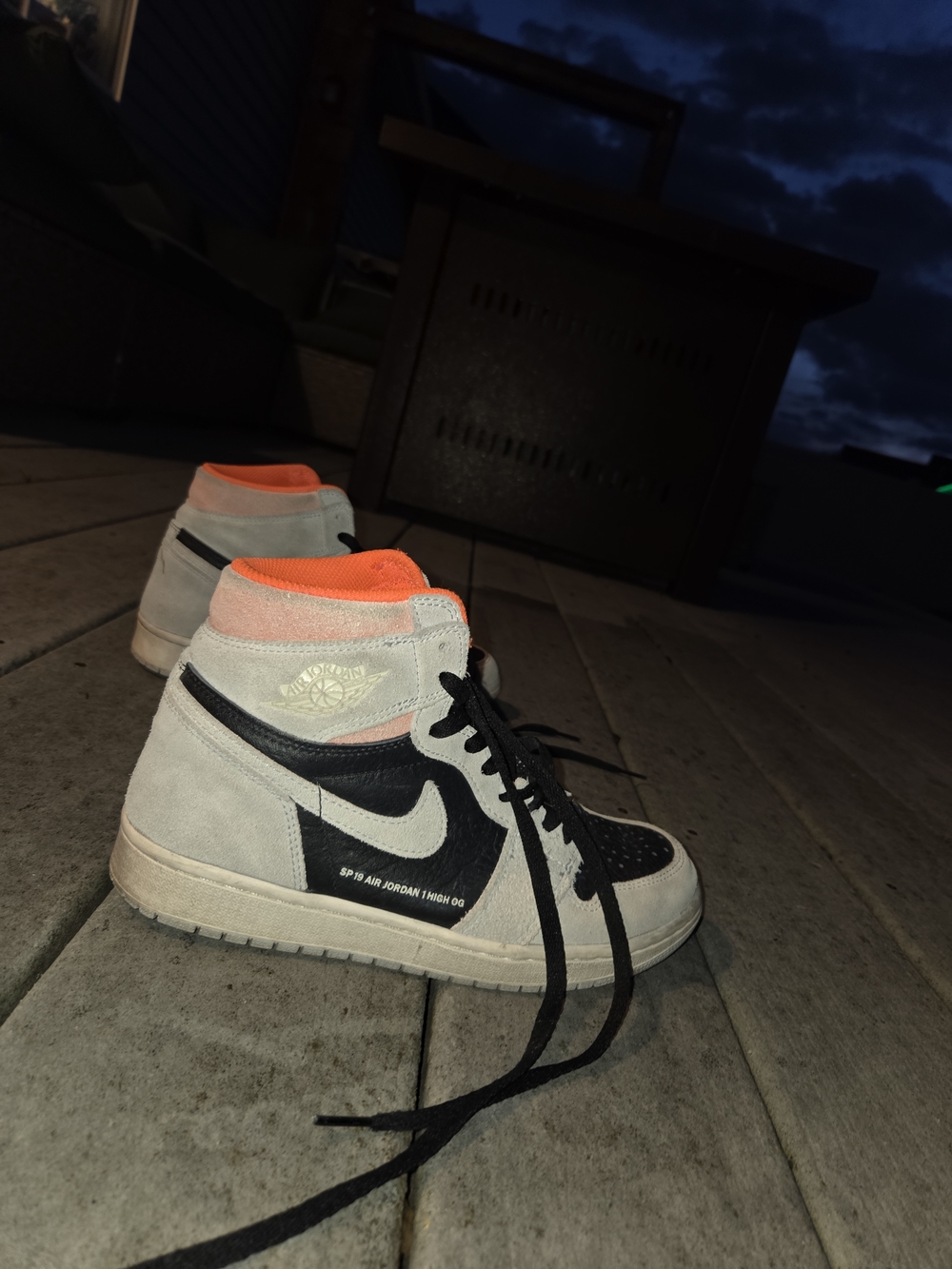Nike Air Jordan 1 Retro High OG 'Neutral Grey Hyper Crimson'